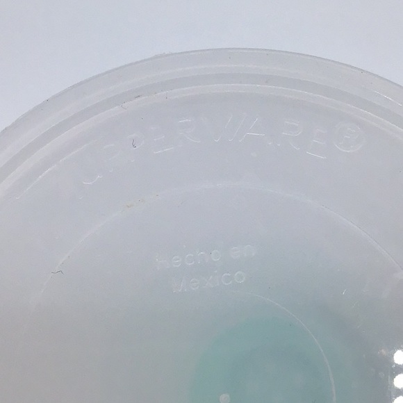 Tupperware Large Hourglass Salt & Pepper Shaker Set - Picture 5 of 6